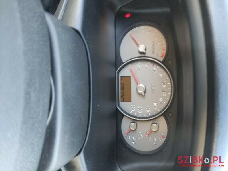 2007' Kia Minivan photo #4