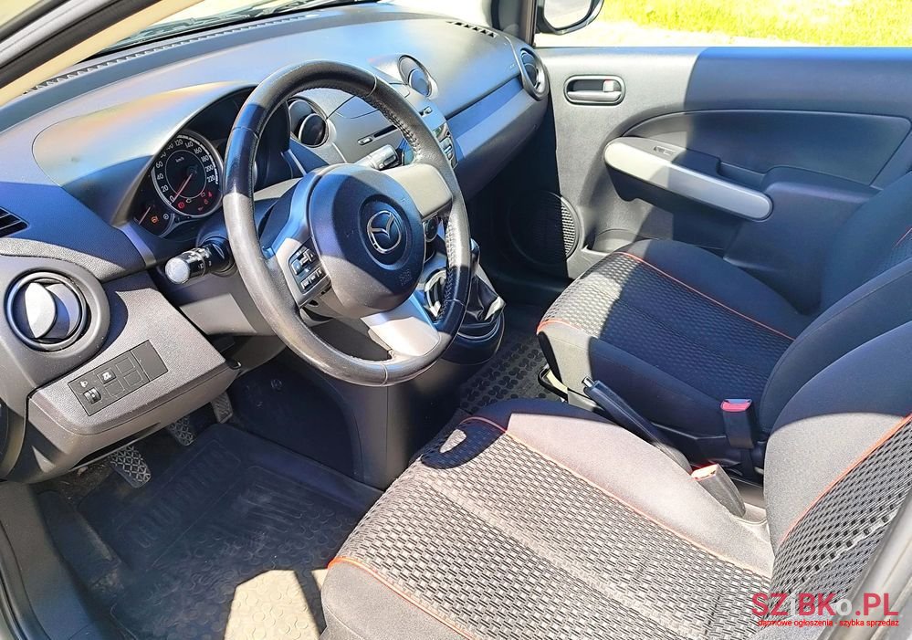 2011' Mazda 2 1.3 Exclusive photo #4