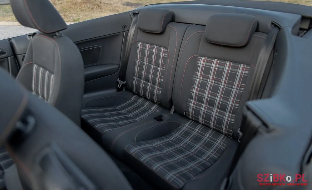 2013' Volkswagen Golf Cabrio Gti photo #5
