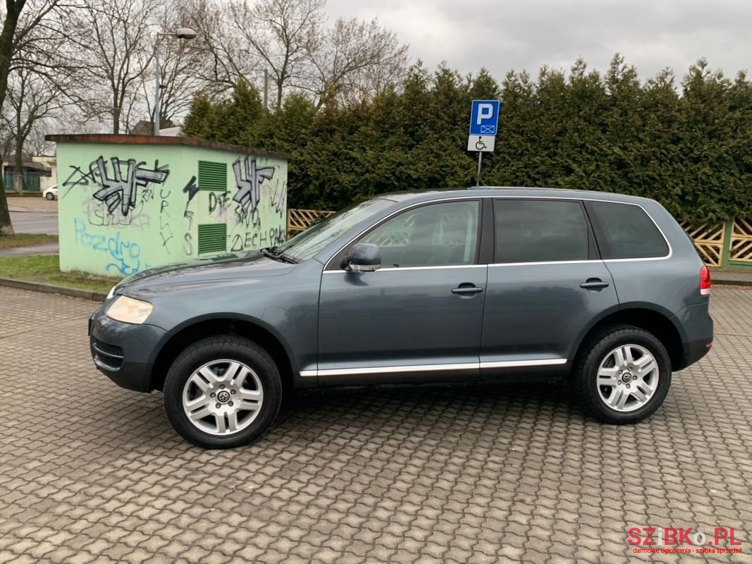 2004' Volkswagen Touareg photo #5