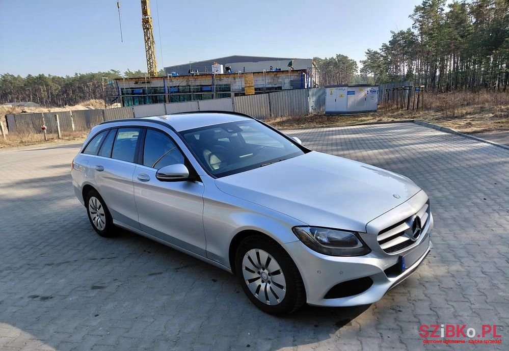2016' Mercedes-Benz C-Class 200 photo #2