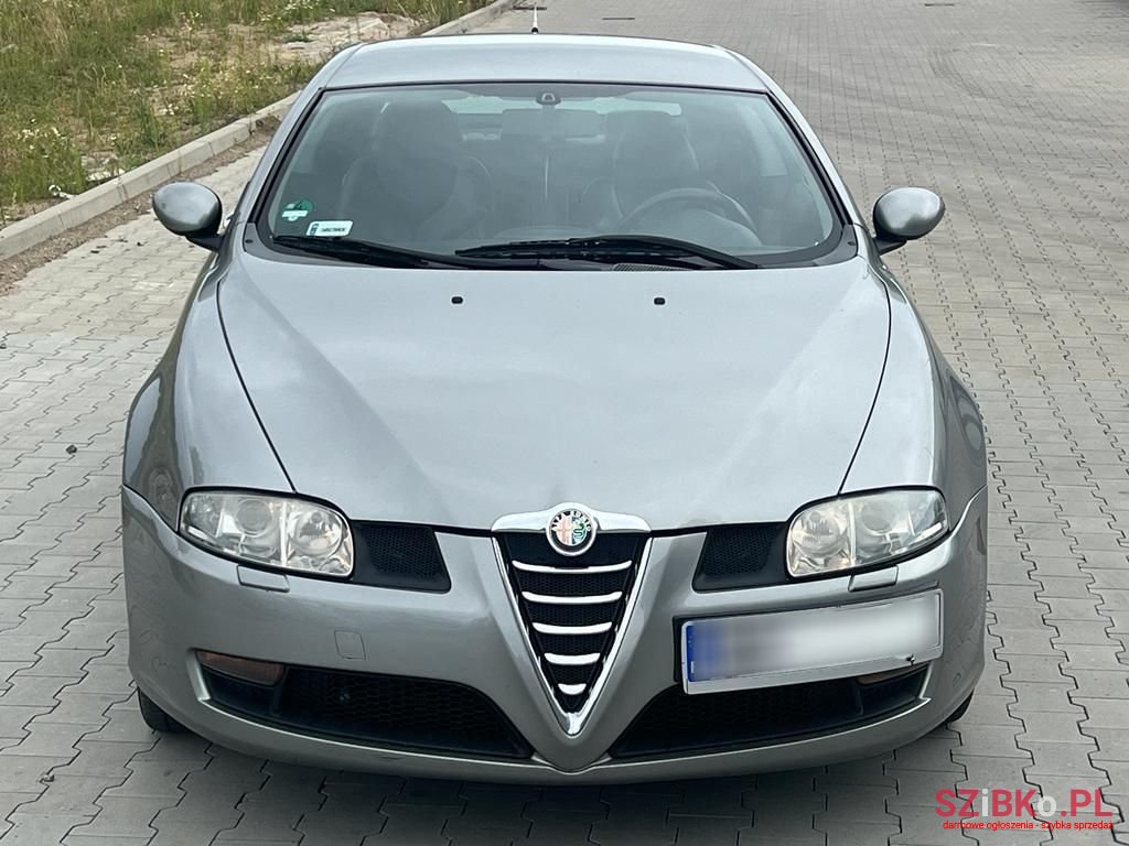 2006' Alfa Romeo GT photo #2