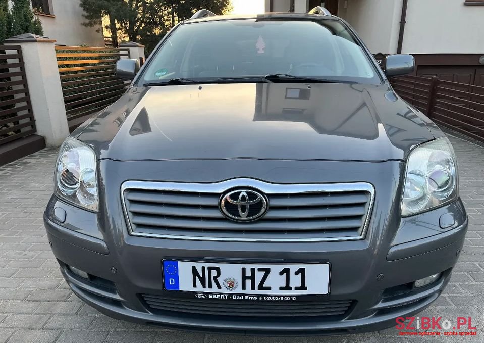 2004' Toyota Avensis photo #6