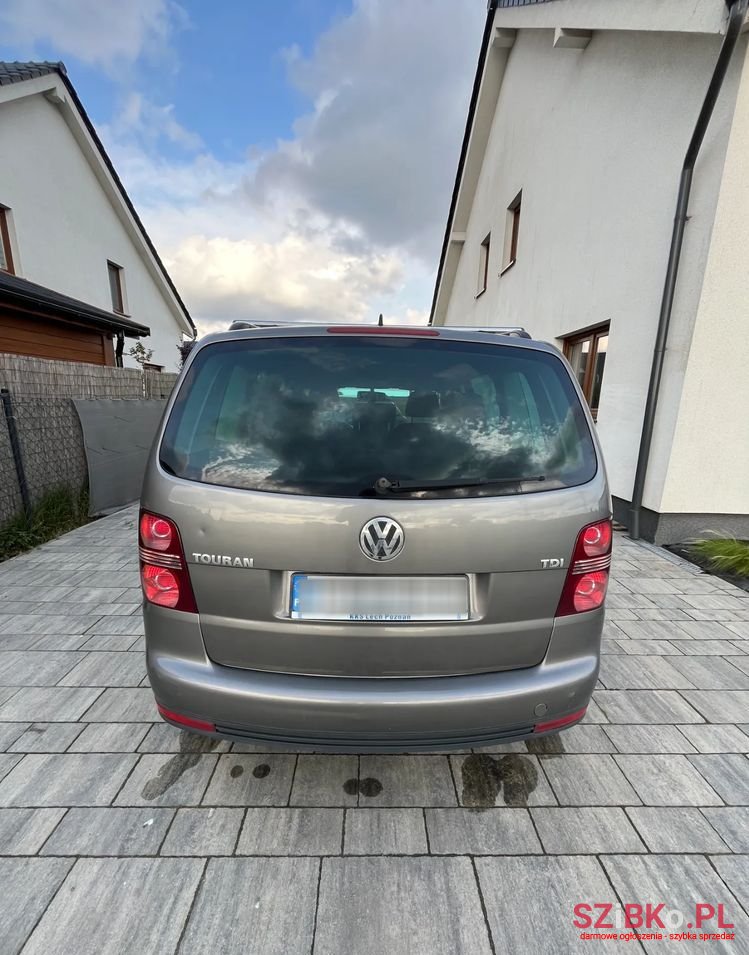 2007' Volkswagen Touran photo #5