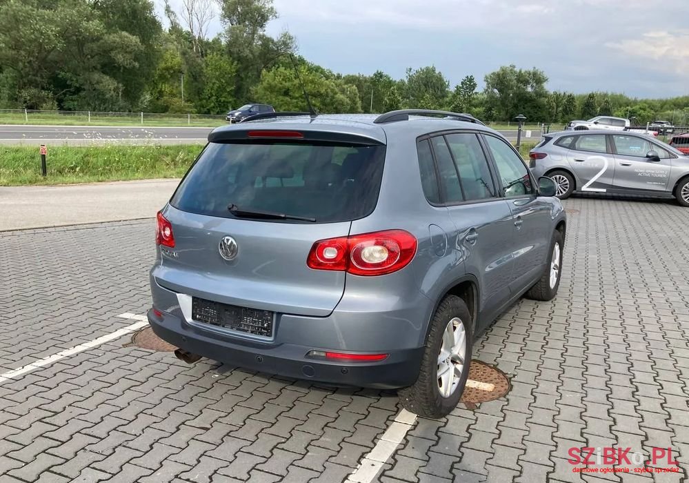 2010' Volkswagen Tiguan photo #4