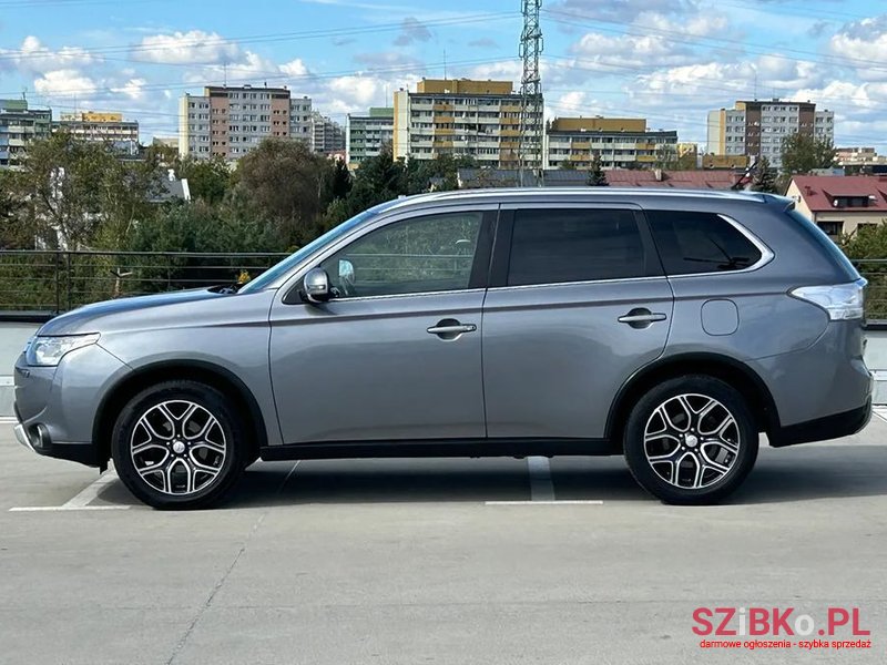 2015' Mitsubishi Outlander photo #3