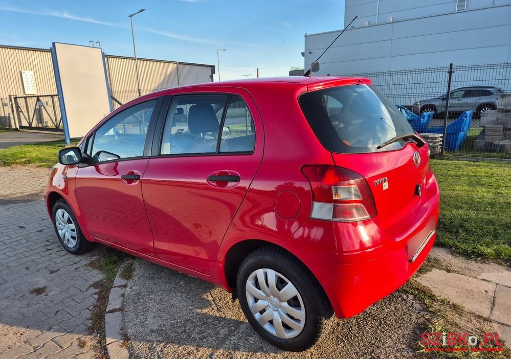 2010' Toyota Yaris 1.0 Luna Eu5 photo #5