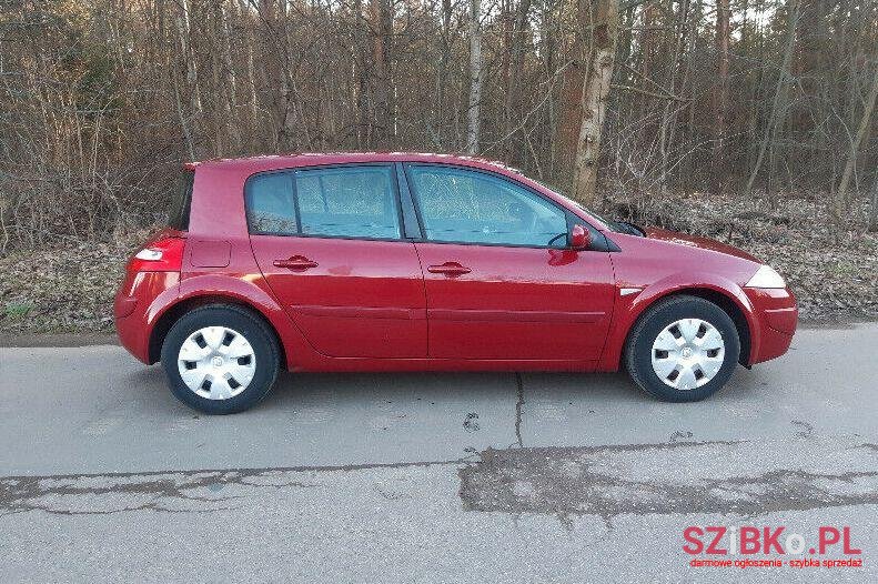 2008' Renault Megane photo #1