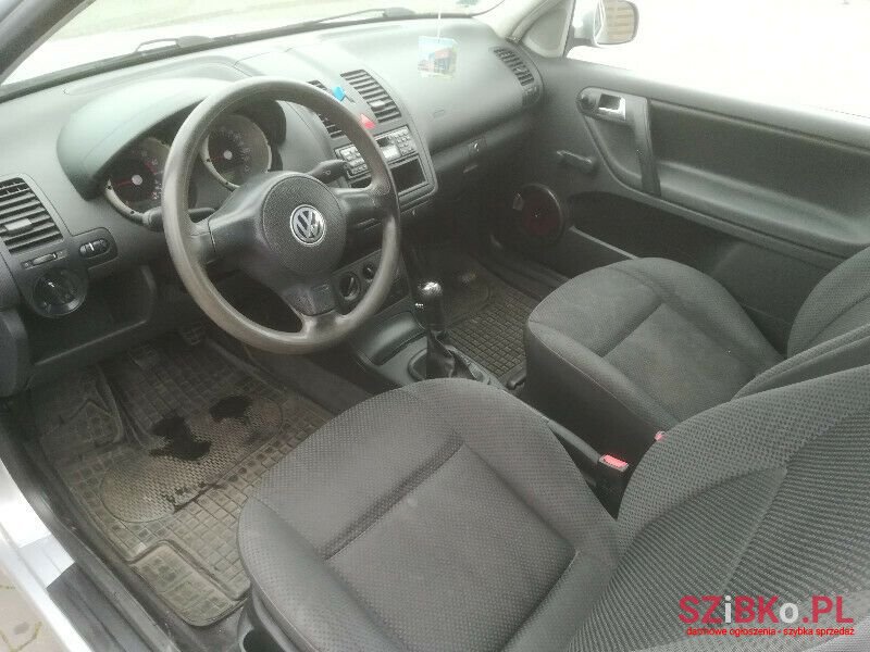 2001' Volkswagen Polo photo #6
