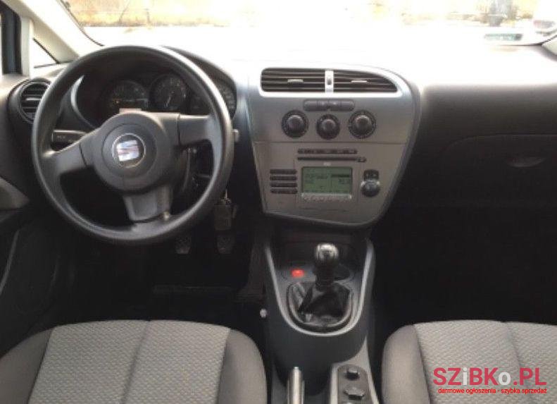 2007' SEAT Leon photo #1