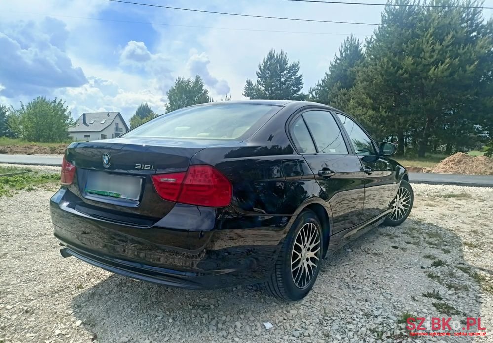 2010' BMW 3 Series 316I photo #3