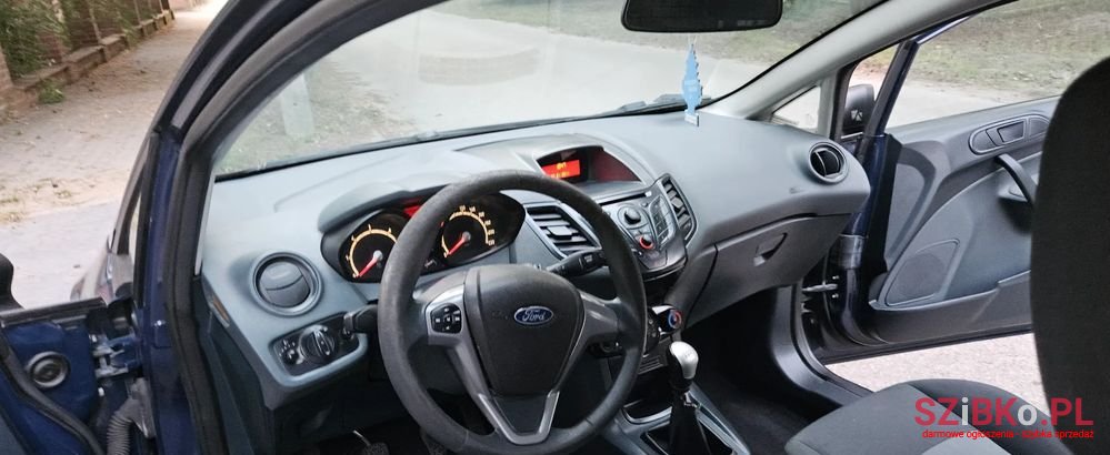 2011' Ford Fiesta photo #5