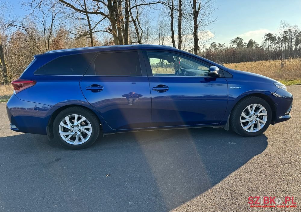 2018' Toyota Auris Hybrid 135 Premium photo #3