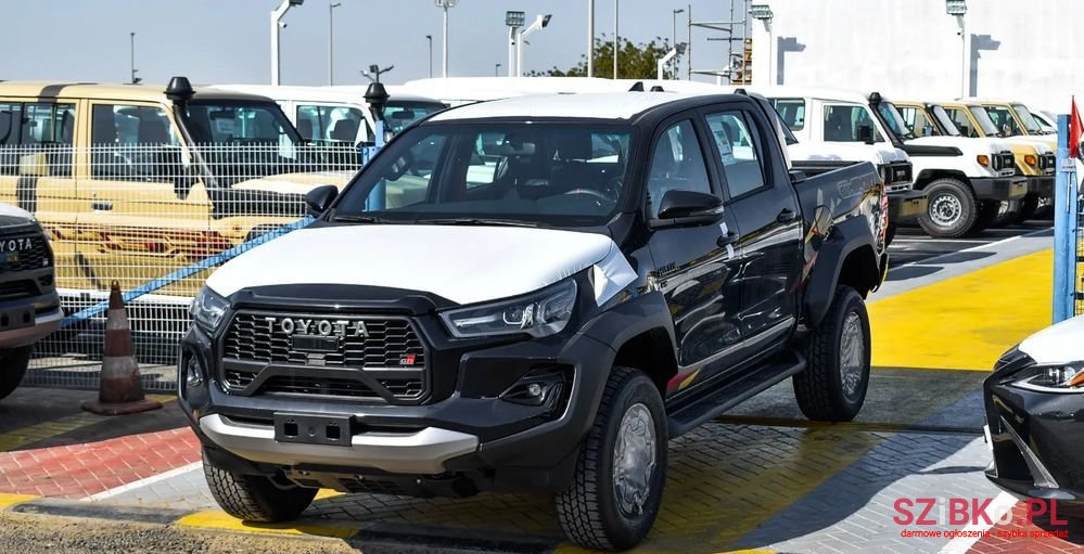 2024' Toyota Hilux photo #1