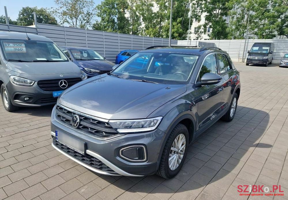 2022' Volkswagen T-Roc 1.5 Tsi Life photo #1