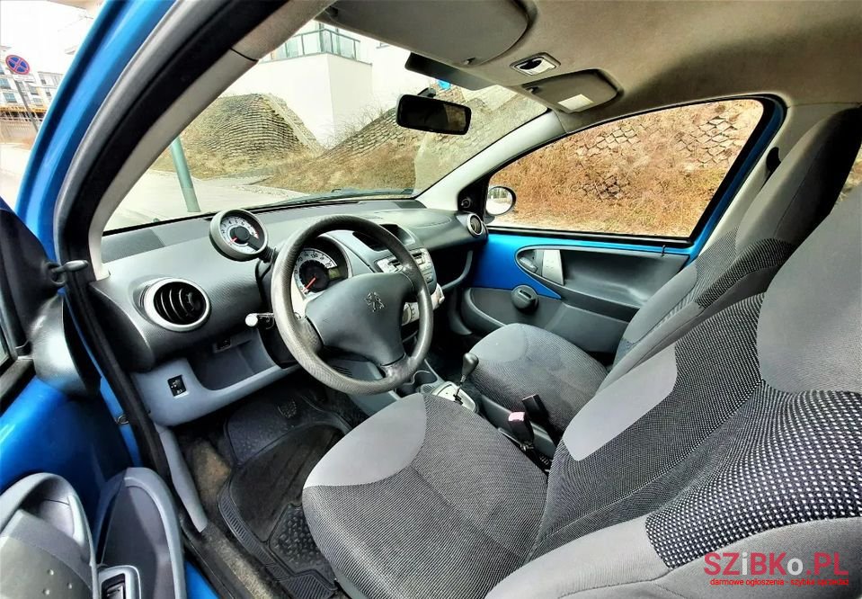 2006' Peugeot 107 photo #5