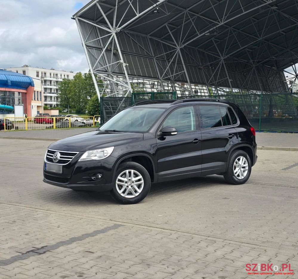 2011' Volkswagen Tiguan photo #3