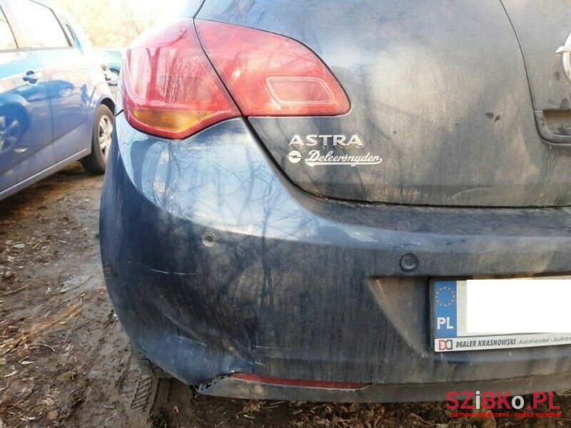 2010' Opel Astra photo #3