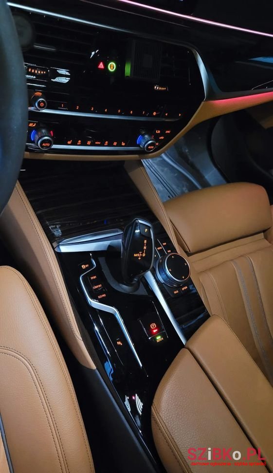 2020' BMW 5 Series photo #5