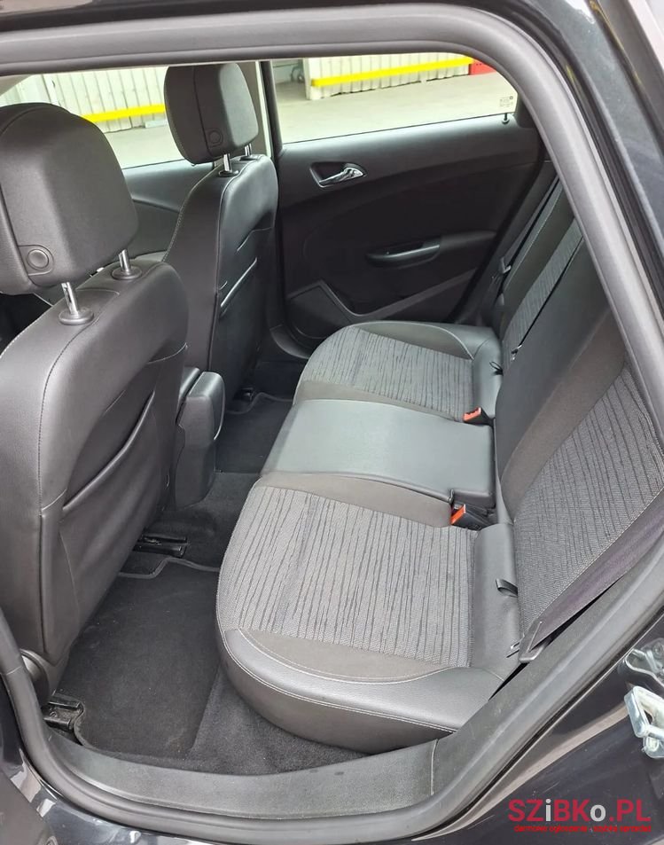 2014' Opel Astra photo #6