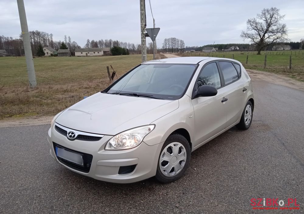 2009' Hyundai i30 1.6 Crdi Style photo #1