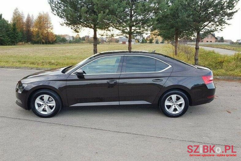 2015' Skoda Superb photo #1