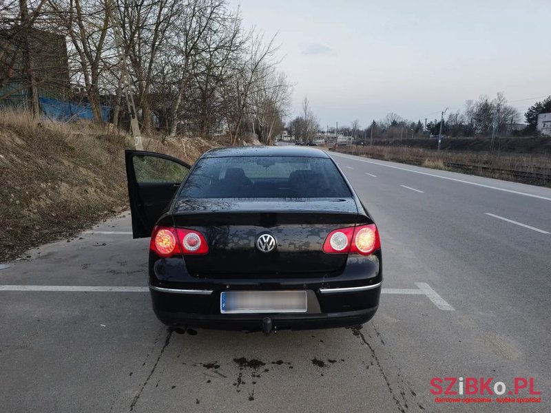 2008' Volkswagen Passat 2.0 Tdi Highline photo #5