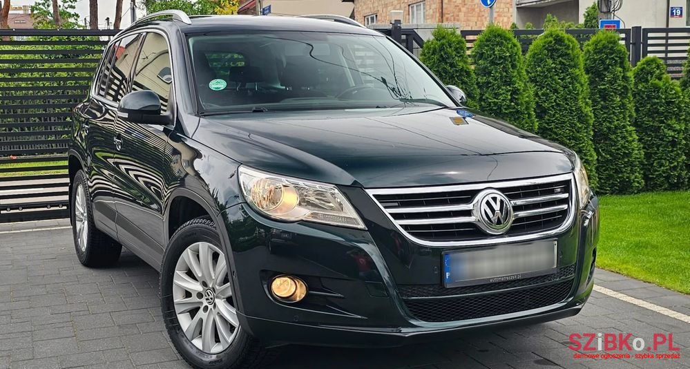 2011' Volkswagen Tiguan photo #2