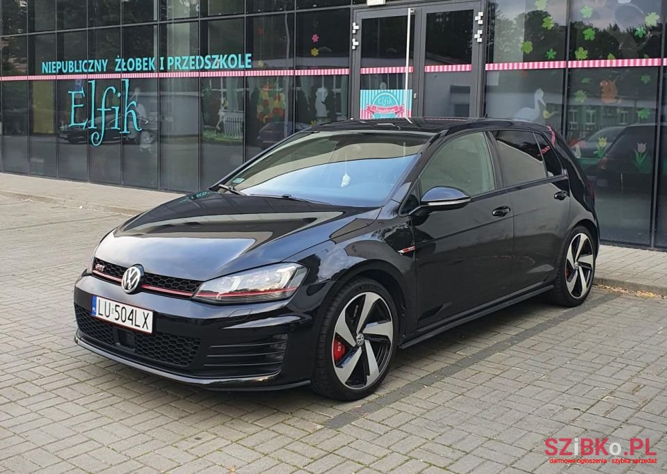 2015' Volkswagen Golf photo #1