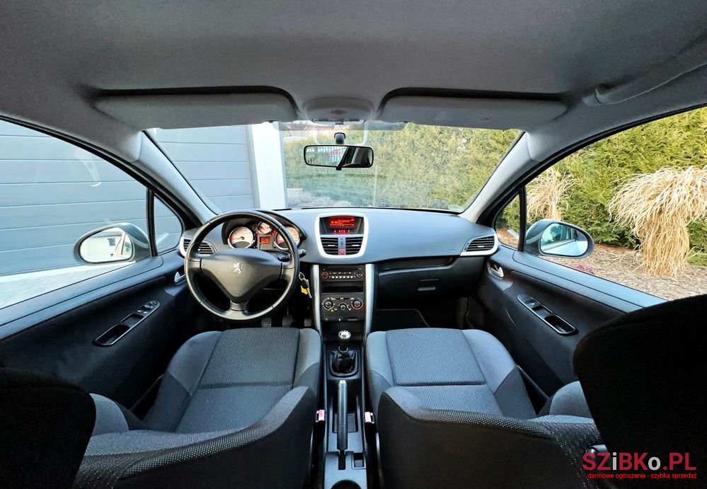 2012' Peugeot 207 95 Vti Forever photo #6