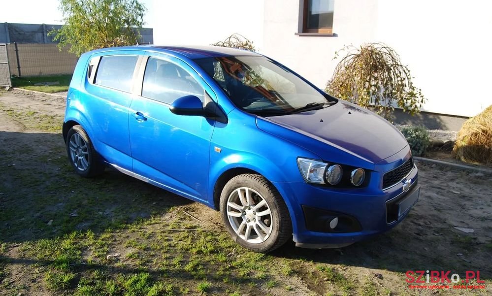 2011' Chevrolet Aveo photo #2