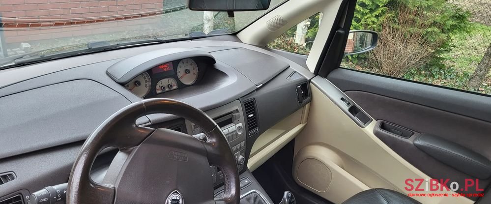 2005' Lancia Musa 1.4 16V Platinum photo #4