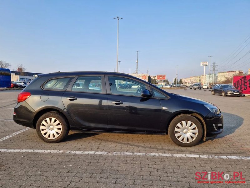 2013' Opel Astra photo #4