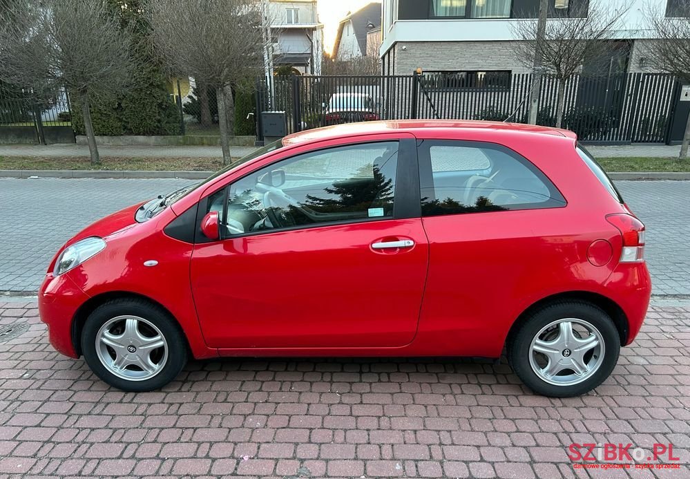 2011' Toyota Yaris photo #4