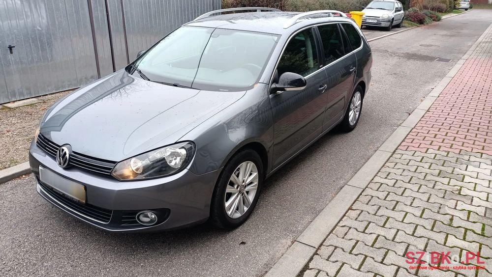 2011' Volkswagen Golf photo #2