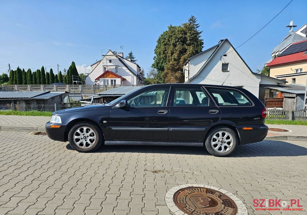 2002' Volvo V40 photo #3