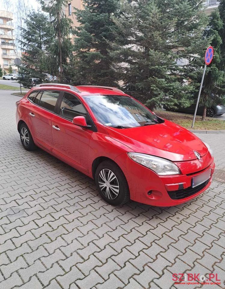 2011' Renault Megane photo #2