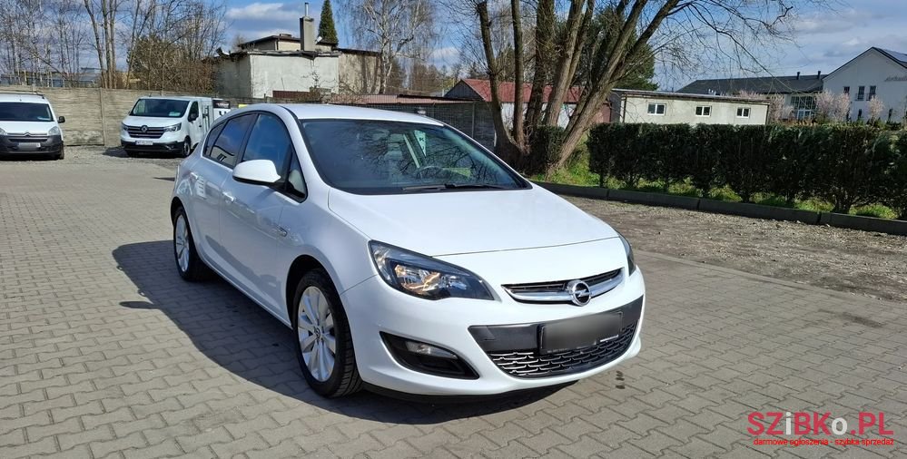 2015' Opel Astra photo #5