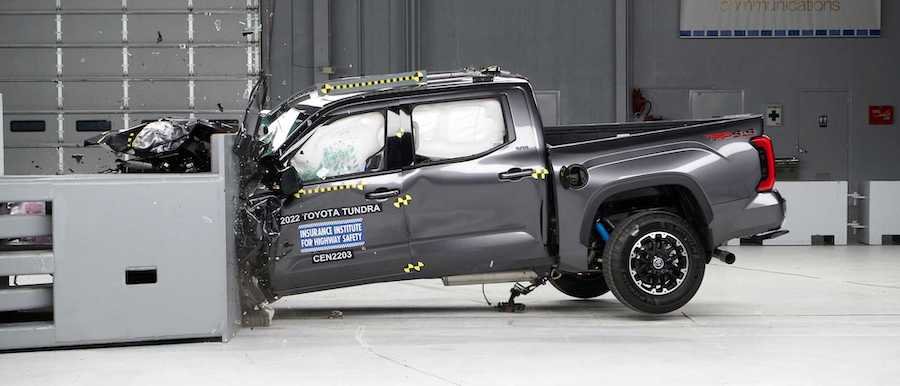 Пікап Toyota Tundra визнали одним з найбезпечніших у світі