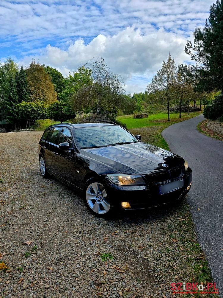2010' BMW 3 Series 318D Dpf Touring photo #3