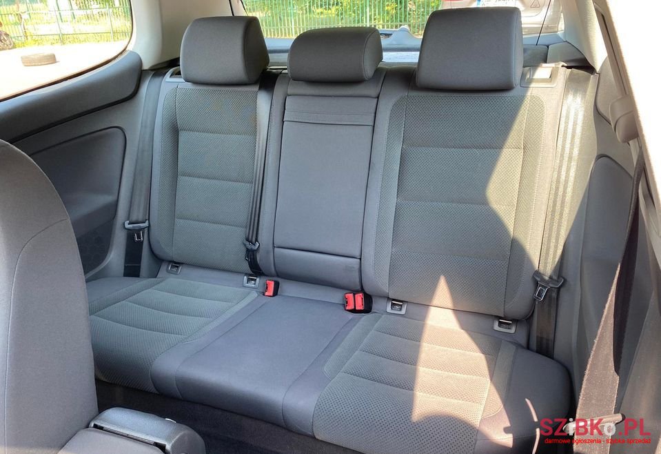 2005' Volkswagen Golf photo #5