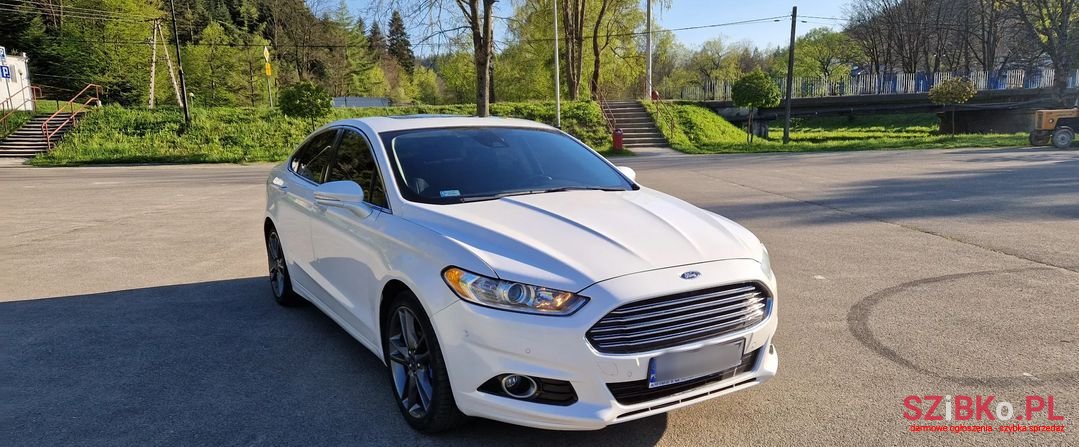 2013' Ford Fusion photo #2