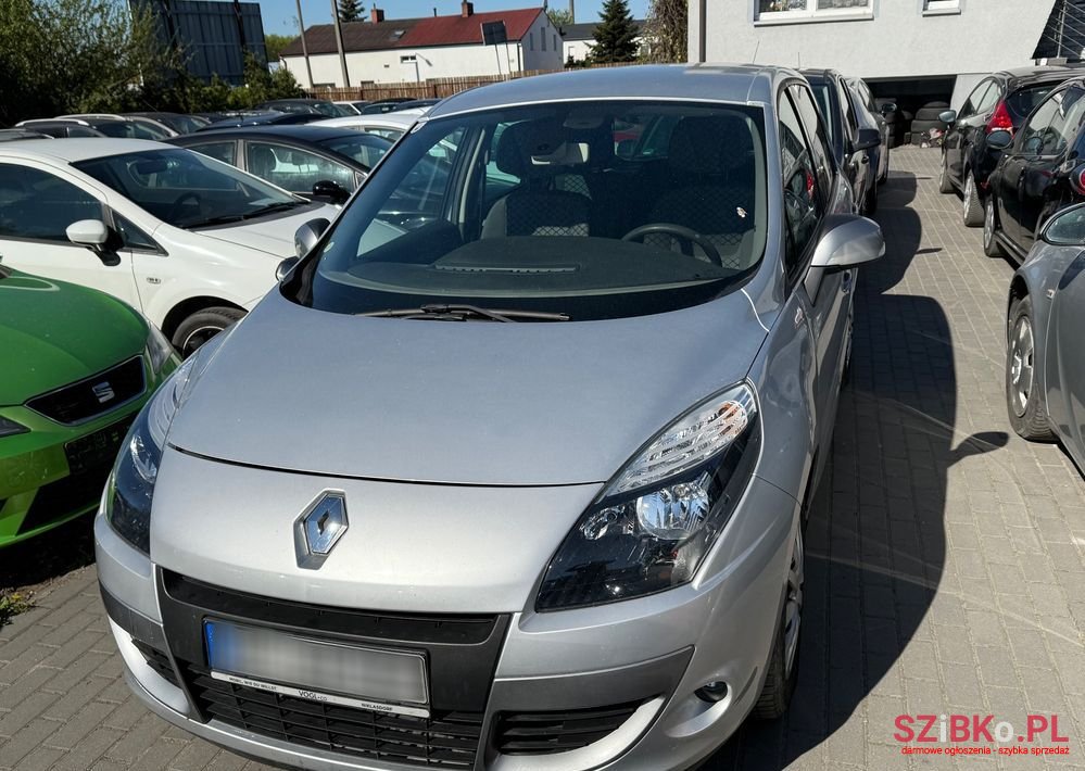 2011' Renault Scenic photo #4