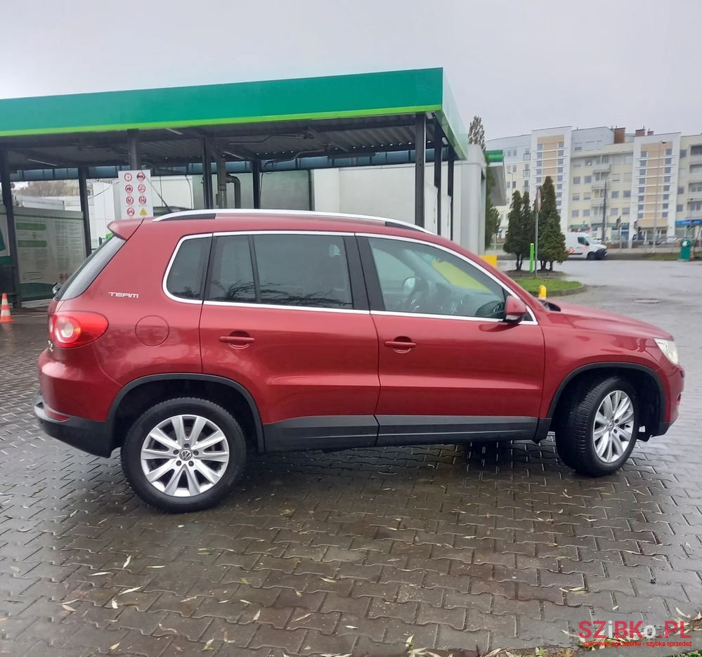 2010' Volkswagen Tiguan photo #3