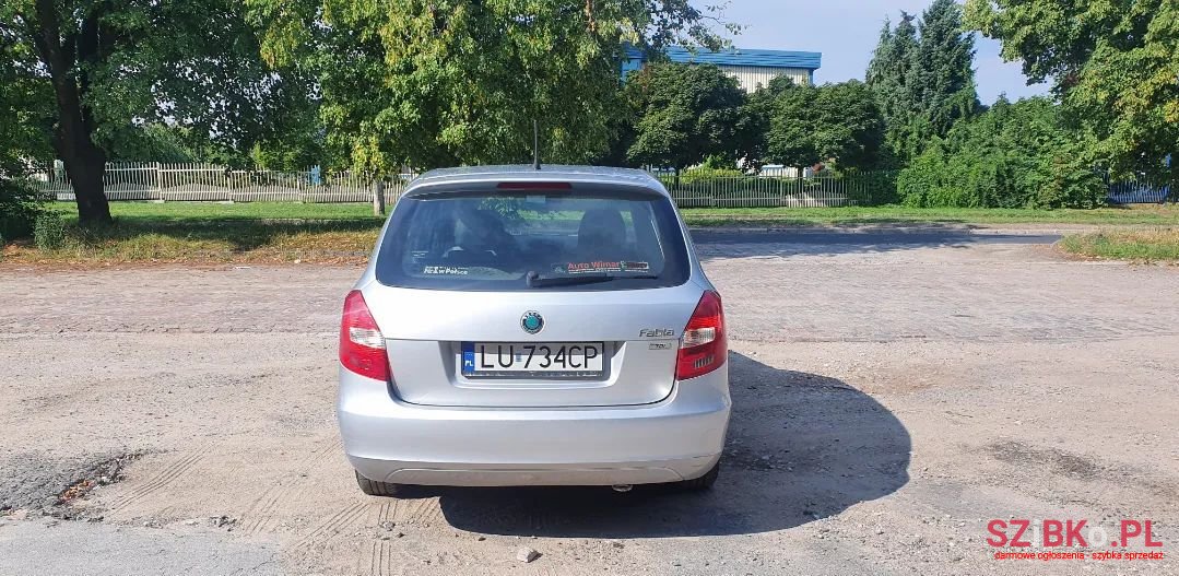 2011' Skoda Fabia photo #4