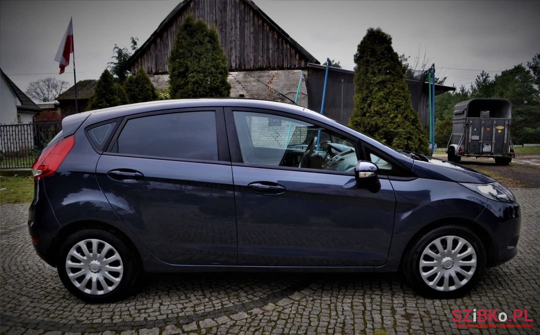 2011' Ford Fiesta photo #4
