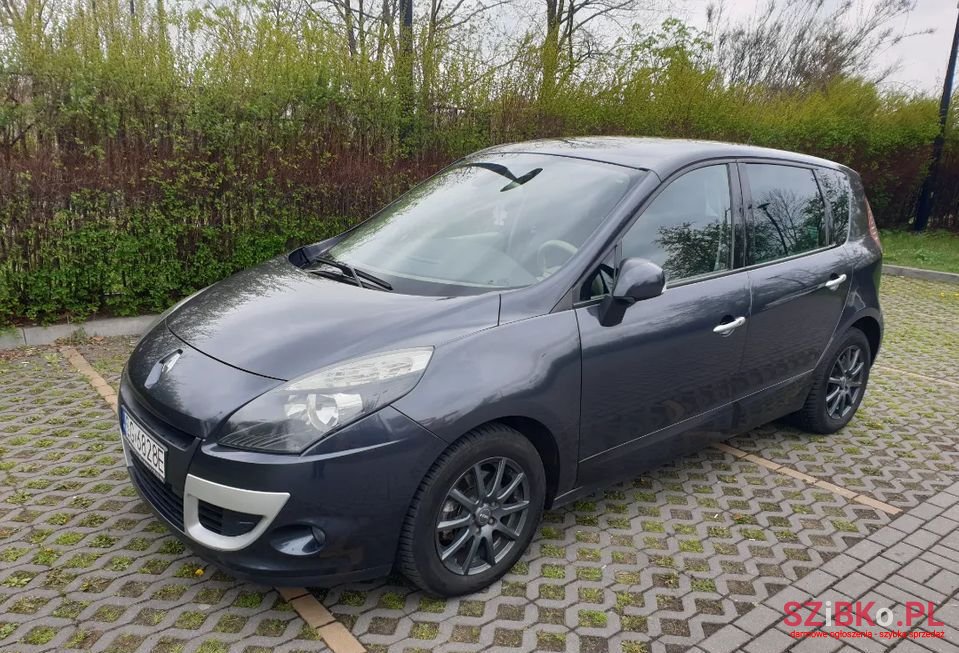 2009' Renault Scenic photo #1