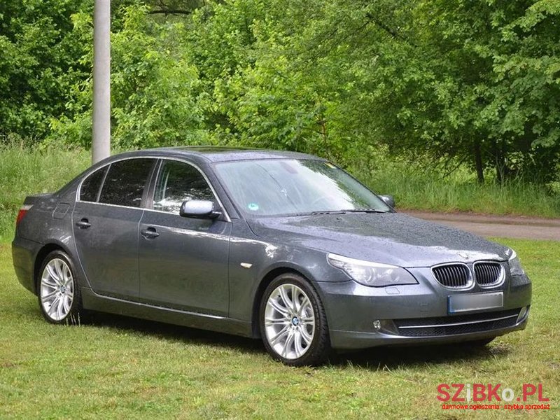 2008' BMW 5 Series 525I photo #3