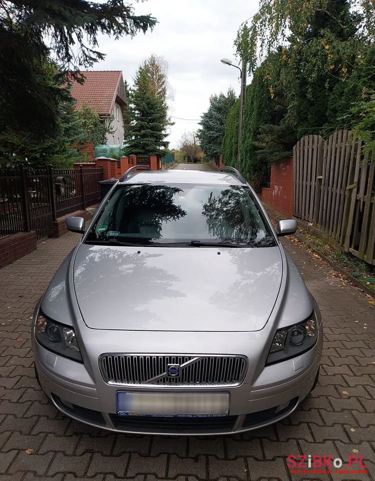 2005' Volvo V50 2.0D photo #1