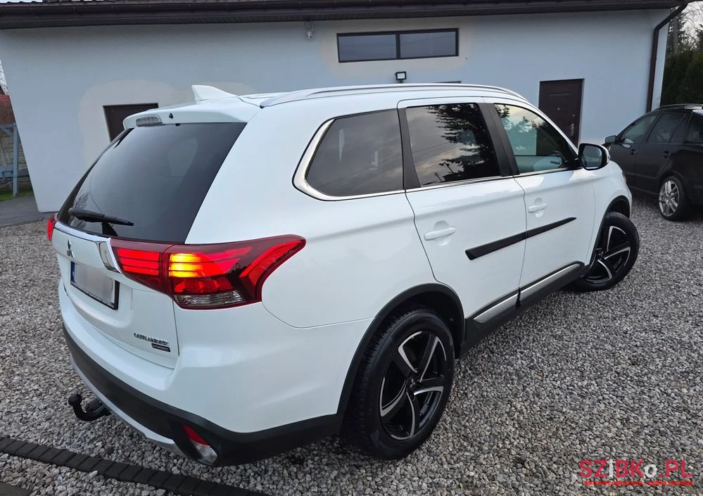 2017' Mitsubishi Outlander photo #6